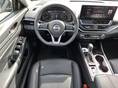Certified 2025 Nissan Altima 2.5 SR w/ SR Premium Package AWD/4WD image 13