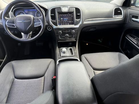 Used 2021 Chrysler 300 Touring w/ Sport Appearance Package image 7