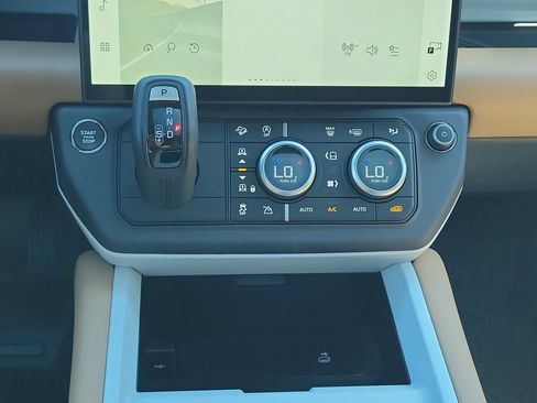 New 2026 Land Rover Defender 110 X-Dynamic SE AWD/4WD image 19