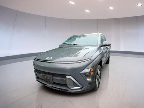 Used 2025 Hyundai Kona SEL AWD/4WD image 2
