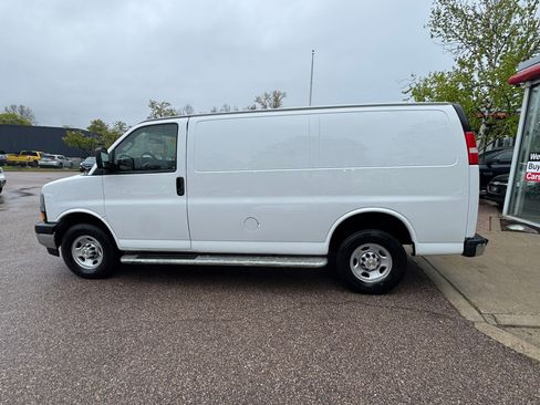 Used 2024 Chevrolet Express 2500 w/ Driver Convenience Package RWD image 4