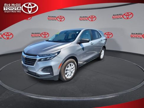 Used 2023 Chevrolet Equinox LS w/ LS Convenience Package FWD image 4
