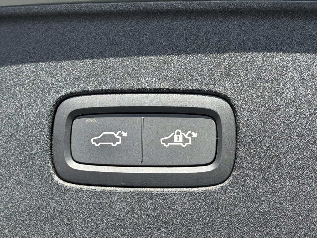 Certified 2025 Volvo EX90 Ultra AWD/4WD image 22