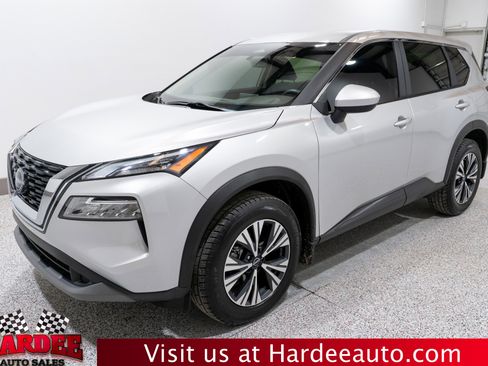 Used 2023 Nissan Rogue SV image 2