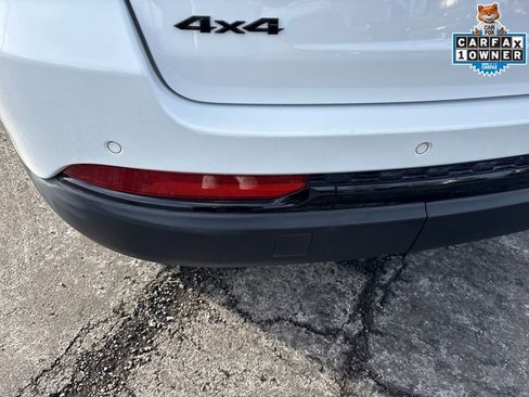 Certified 2025 Jeep Grand Cherokee Altitude image 10