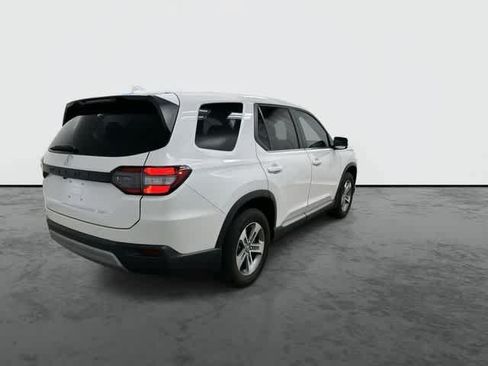 Used 2025 Honda Pilot EX-L image 3