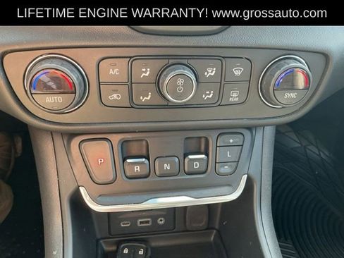 Used 2019 GMC Terrain SLT w/ GMC Pro Grade Package AWD/4WD image 19