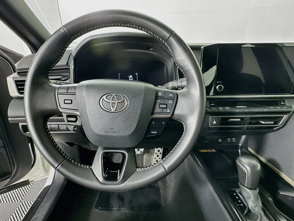 Certified 2025 Toyota Camry SE FWD image 11
