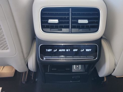 Used 2022 Mercedes-Benz GLS 450 4MATIC image 25