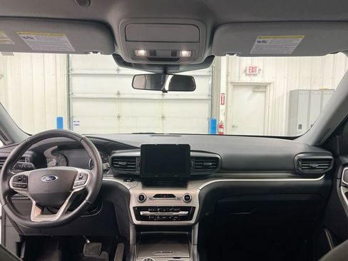 Used 2021 Ford Explorer XLT image 10
