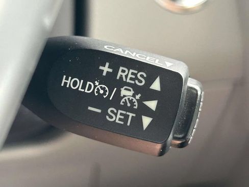 Used 2018 Toyota Highlander XLE AWD/4WD image 25