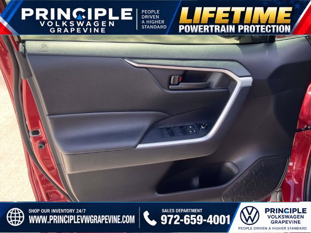 Used 2019 Toyota RAV4 LE FWD image 10