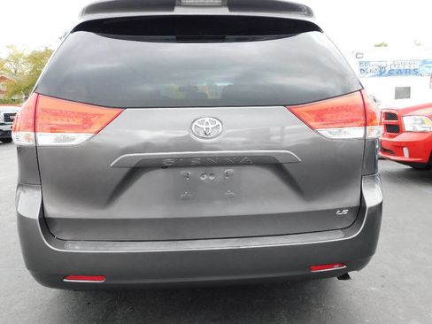 Used 2011 Toyota Sienna LE image 5