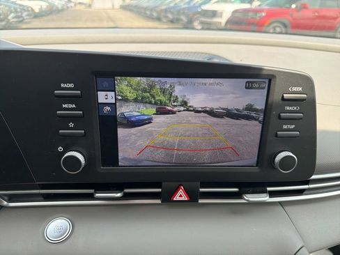 Used 2025 Hyundai Elantra Hybrid FWD image 26