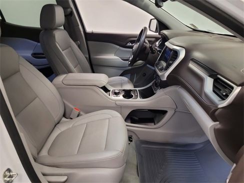 Used 2023 GMC Acadia SLT image 17
