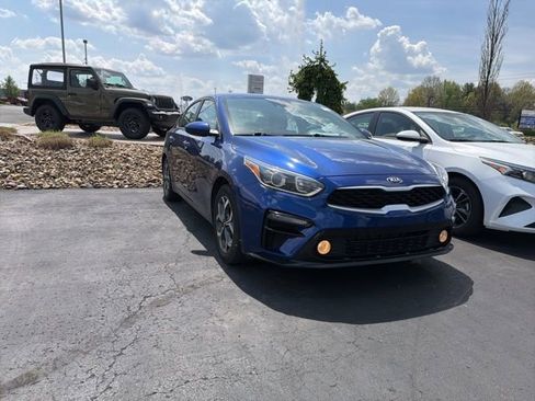 Used 2019 Kia Forte LXS FWD image 3