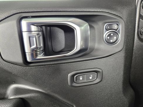 Used 2025 Jeep Gladiator Sport AWD/4WD image 15