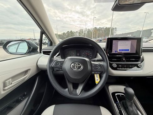 Used 2025 Toyota Corolla LE image 14