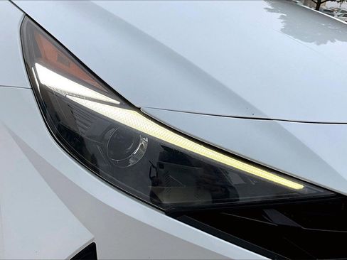 Used 2023 Hyundai Elantra SEL image 29