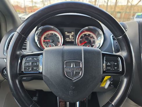 Used 2019 Dodge Grand Caravan SXT w/ Rear Park Assist Package image 21