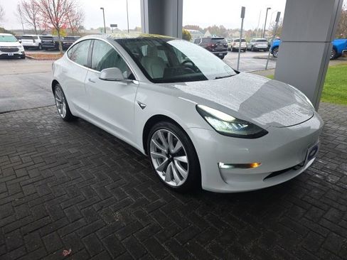Used 2018 Tesla Model 3 Long Range image 4