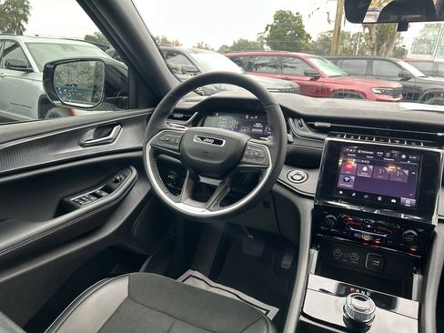 New 2025 Jeep Grand Cherokee Altitude image 39