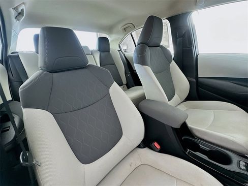 Used 2021 Toyota Corolla LE image 25
