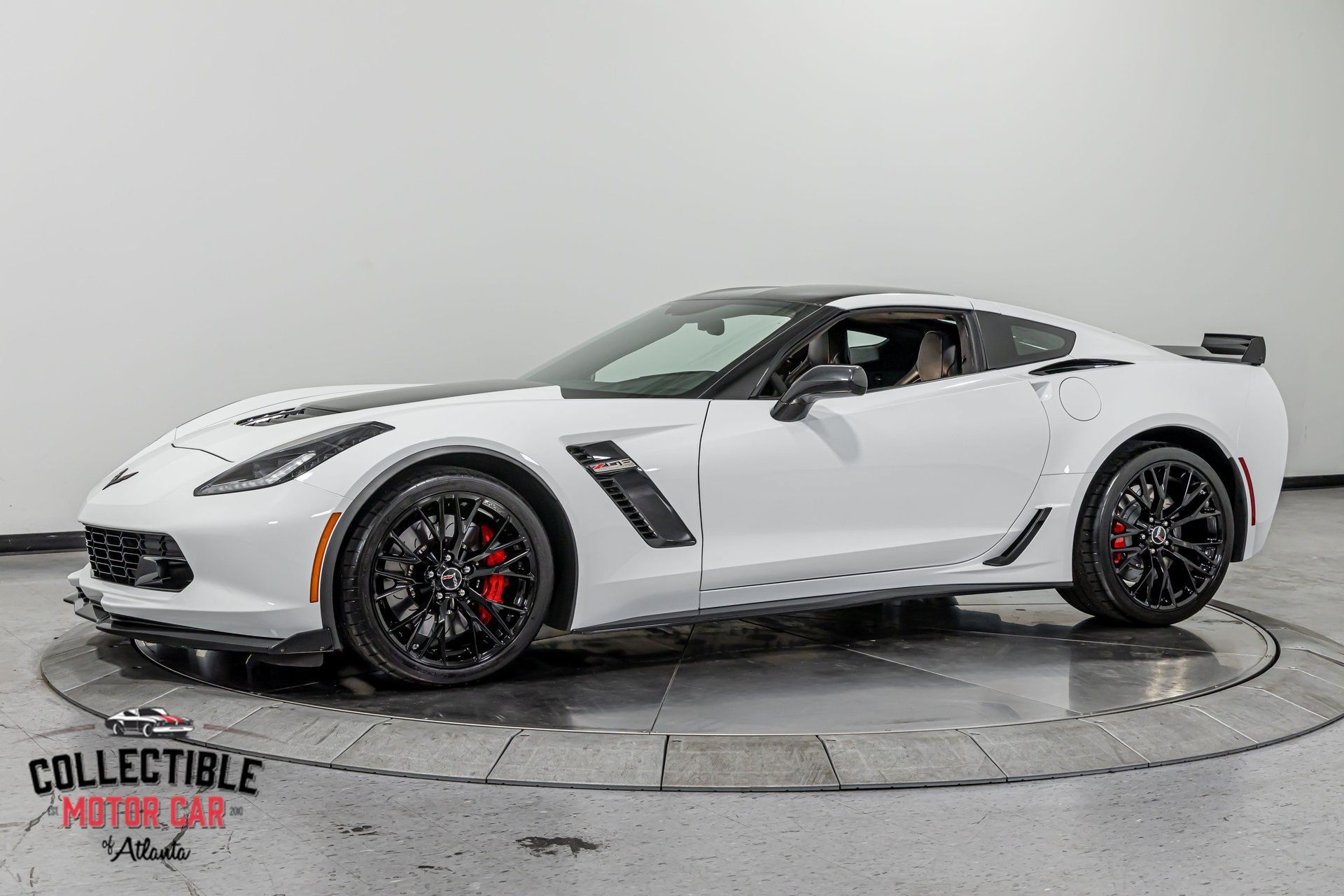 Used 2015 Chevrolet Corvette Z06 w/ 3LZ Preferred Equipment Group RWD image 12