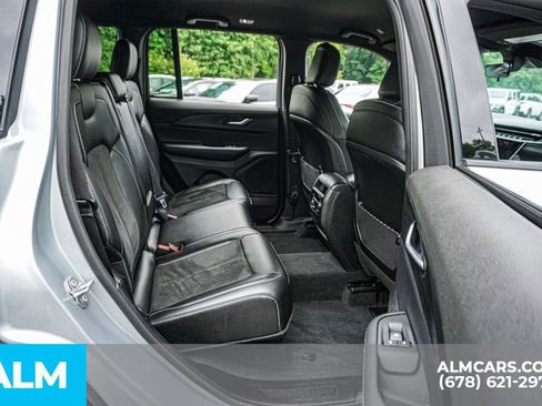 Used 2025 Jeep Grand Cherokee Altitude AWD/4WD image 21