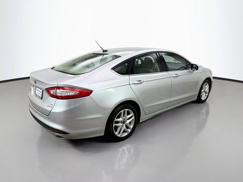 Used 2016 Ford Fusion SE FWD image 7