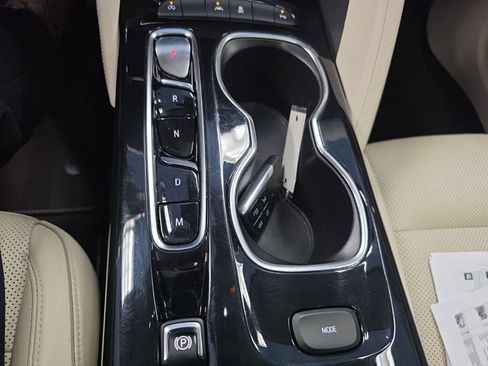Certified 2022 Buick Envision Essence w/ Technology Package I FWD image 33