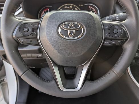 Used 2025 Toyota RAV4 XLE Premium FWD image 5