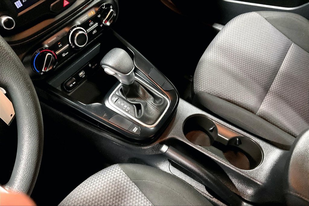 Used 2025 Kia Soul LX w/ LX Technology Package FWD image 17