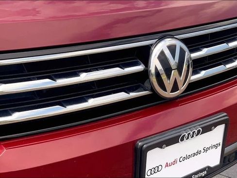 Used 2020 Volkswagen Tiguan SEL AWD/4WD image 30