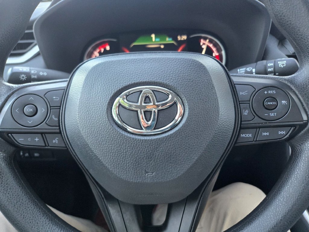 Used 2025 Toyota RAV4 XLE FWD image 11