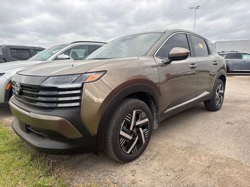 Used 2025 Nissan Kicks SV w/ Illumination Package image 1