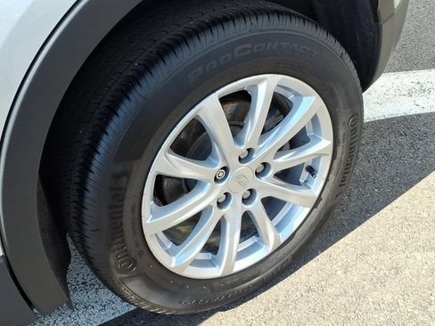 Certified 2022 Cadillac XT4 Luxury w/ Cold Weather Package AWD/4WD image 9