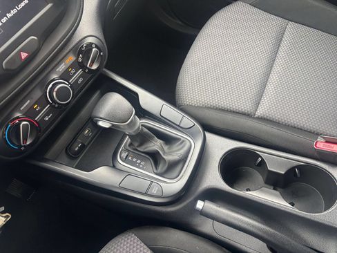 Used 2025 Kia Soul LX w/ LX Technology Package FWD image 38