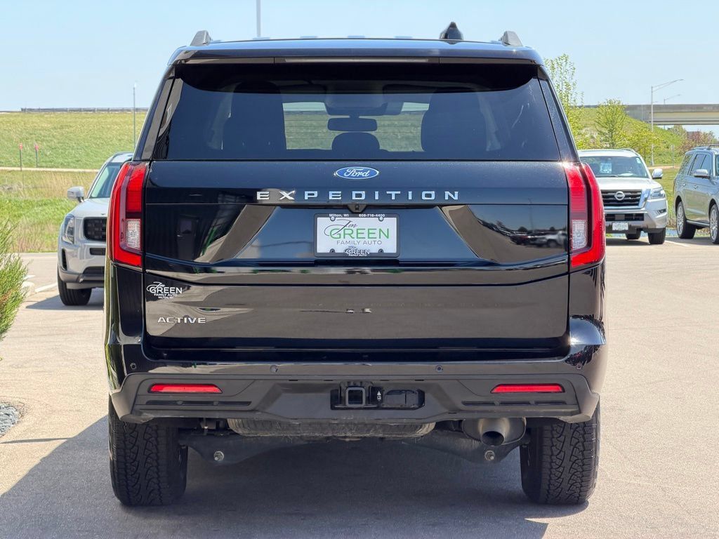 Used 2025 Ford Expedition Active AWD/4WD image 7