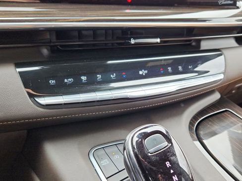 Certified 2023 Cadillac Escalade Premium Luxury w/ LPO, Radiant Package AWD/4WD image 17