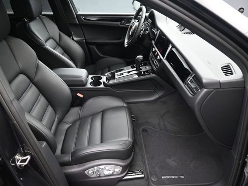 New 2026 Porsche Macan AWD/4WD image 11