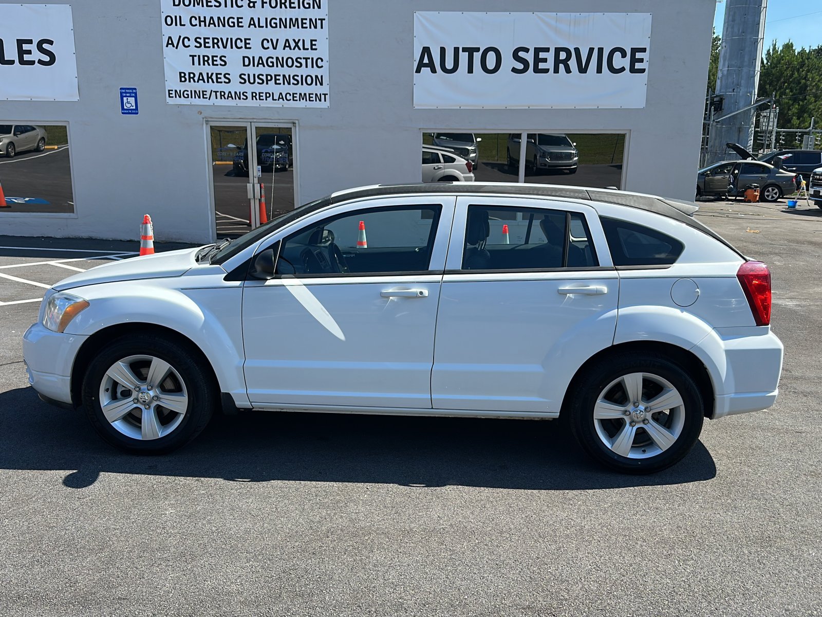 Used 2011 Dodge Caliber Uptown w/ Driver Convenience Group FWD image 2
