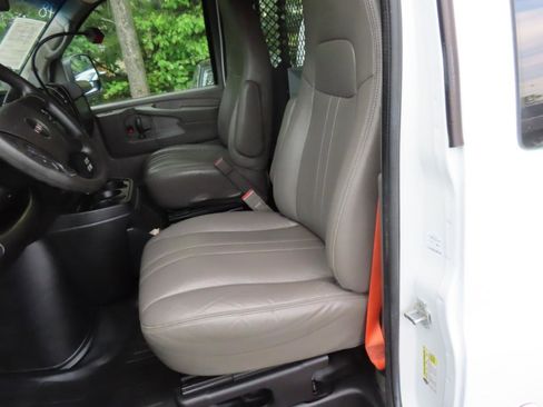 Used 2015 GMC Savana 3500 RWD image 7