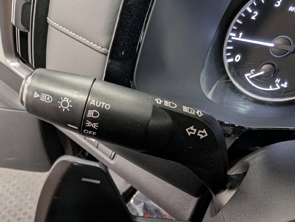 Used 2023 Nissan Pathfinder SL AWD/4WD image 18