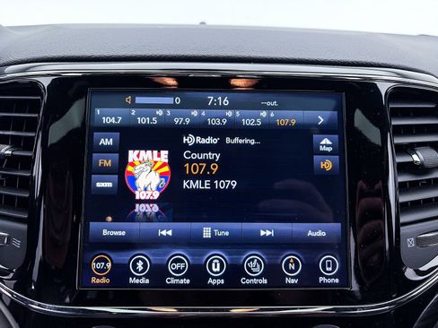 Used 2019 Jeep Grand Cherokee Altitude RWD image 16