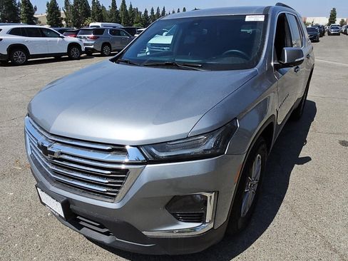 Used 2023 Chevrolet Traverse LT FWD image 2