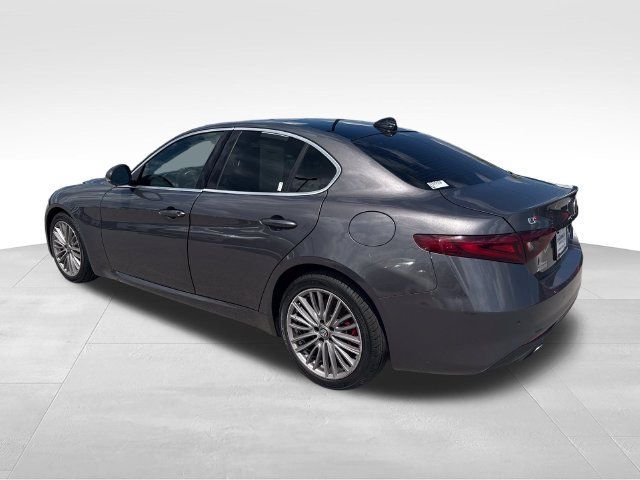 Used 2018 Alfa Romeo Giulia Ti w/ Quick Order Package 22X Lusso AWD/4WD image 3