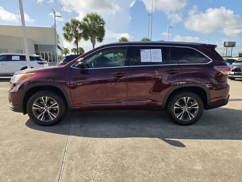 Used 2016 Toyota Highlander XLE FWD image 3