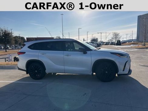 Used 2023 Toyota Highlander XSE image 2