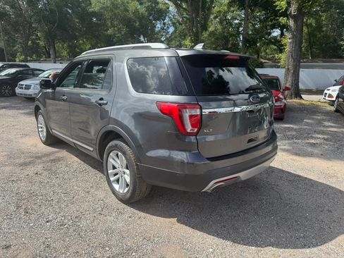 Used 2017 Ford Explorer XLT w/ Equipment Group 202A FWD image 3